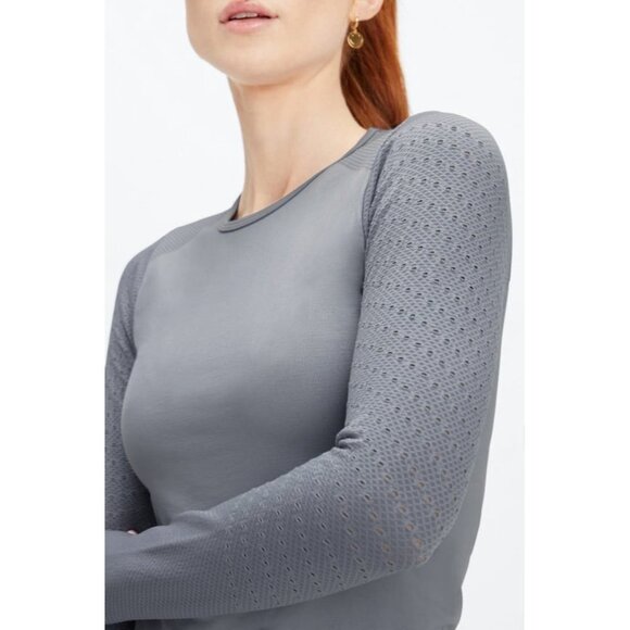 NWT FableticsSync Seamless Long-Sleeve Top II in Steel Gray Size Small - Picture 2 of 7